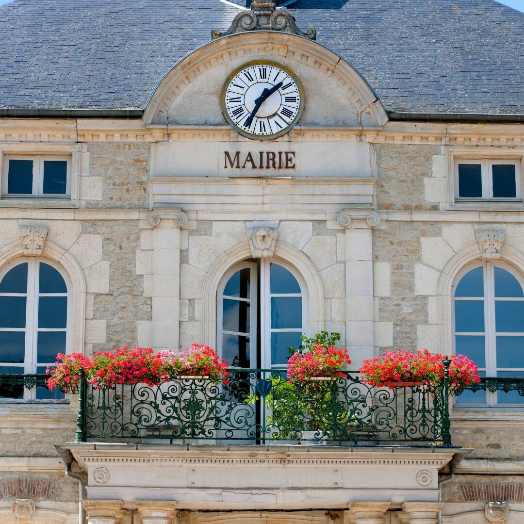 L'affichage numérique permet de rendre dynamique et interactif sa communication. Ceci est d'autant plus important lorsqu'il est question d'affichage légal dans les mairies et les collectivités.