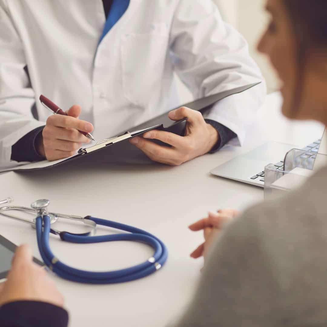 L'amélioration de l'expérience d'attente dans un centre médical est essentielle. L'utilisation de l'affichage dynamique humanise cette attente, rassurant les patients et réduisant leur anxiété lors de leur passage.