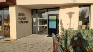 Photo d'une installation affichage legal par TVTools pour une mairie.